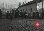 Immagine di Stati Uniti truppe rodeo Francia, 1918, secondo 29 filmato di repertorio 65675021964