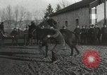 Immagine di Stati Uniti truppe rodeo Francia, 1918, secondo 38 filmato di repertorio 65675021964