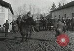 Immagine di Stati Uniti truppe rodeo Francia, 1918, secondo 42 filmato di repertorio 65675021964