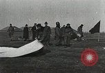 Standbild USA airmen Frankreich, 1918, aus Sekunde 26 historischem Filmmaterial Videoclip 65675021966