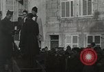 Standbild Taufe Ritus Frankreich, 1918, aus Sekunde 32 historischem Filmmaterial Videoclip 65675021970