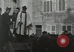 Standbild Taufe Ritus Frankreich, 1918, aus Sekunde 36 historischem Filmmaterial Videoclip 65675021970