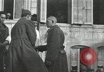 Standbild Taufe Ritus Frankreich, 1918, aus Sekunde 56 historischem Filmmaterial Videoclip 65675021970