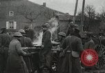 Standbild USA Soldaten Frankreich, 1918, aus Sekunde 10 historischem Filmmaterial Videoclip 65675021973