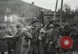 Standbild USA Soldaten Frankreich, 1918, aus Sekunde 18 historischem Filmmaterial Videoclip 65675021973