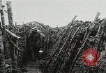 Standbild USA Soldaten Frankreich, 1918, aus Sekunde 27 historischem Filmmaterial Videoclip 65675021973