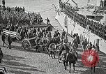 Standbild American unbekannten Soldaten geehrt in Frankreich und transportiert nach Amerika Frankreich, 1921, aus Sekunde 31 historischem Filmmaterial Videoclip 65675021987