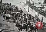 Standbild American unbekannten Soldaten geehrt in Frankreich und transportiert nach Amerika Frankreich, 1921, aus Sekunde 33 historischem Filmmaterial Videoclip 65675021987