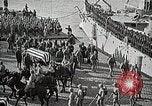 Standbild American unbekannten Soldaten geehrt in Frankreich und transportiert nach Amerika Frankreich, 1921, aus Sekunde 37 historischem Filmmaterial Videoclip 65675021987