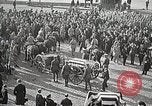 Standbild American unbekannten Soldaten geehrt in Frankreich und transportiert nach Amerika Frankreich, 1921, aus Sekunde 42 historischem Filmmaterial Videoclip 65675021987