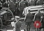 Standbild American unbekannten Soldaten geehrt in Frankreich und transportiert nach Amerika Frankreich, 1921, aus Sekunde 54 historischem Filmmaterial Videoclip 65675021987