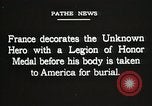 Standbild American unbekannten Soldaten geehrt in Frankreich und transportiert nach Amerika Frankreich, 1921, aus Sekunde 62 historischem Filmmaterial Videoclip 65675021987