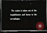 Standbild ersten Bestattung Zeremonie am Grab des Unbekannten Soldaten Arlington Virginia USA, 1921, aus Sekunde 1 historischem Filmmaterial Videoclip 65675021991