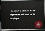 Standbild ersten Bestattung Zeremonie am Grab des Unbekannten Soldaten Arlington Virginia USA, 1921, aus Sekunde 4 historischem Filmmaterial Videoclip 65675021991