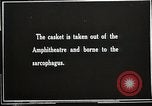 Standbild ersten Bestattung Zeremonie am Grab des Unbekannten Soldaten Arlington Virginia USA, 1921, aus Sekunde 8 historischem Filmmaterial Videoclip 65675021991
