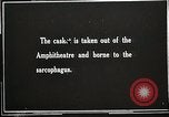 Standbild ersten Bestattung Zeremonie am Grab des Unbekannten Soldaten Arlington Virginia USA, 1921, aus Sekunde 9 historischem Filmmaterial Videoclip 65675021991