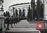 Standbild ersten Bestattung Zeremonie am Grab des Unbekannten Soldaten Arlington Virginia USA, 1921, aus Sekunde 18 historischem Filmmaterial Videoclip 65675021991