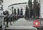 Standbild ersten Bestattung Zeremonie am Grab des Unbekannten Soldaten Arlington Virginia USA, 1921, aus Sekunde 19 historischem Filmmaterial Videoclip 65675021991