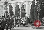 Standbild ersten Bestattung Zeremonie am Grab des Unbekannten Soldaten Arlington Virginia USA, 1921, aus Sekunde 54 historischem Filmmaterial Videoclip 65675021991