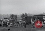 Immagine di Truppe della 44ma divisione di fanteria prendere parte in riprese di un filmato Fort Lewis Washington USA, 1954, secondo 6 filmato di repertorio 65675022005