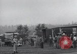 Immagine di Truppe della 44ma divisione di fanteria prendere parte in riprese di un filmato Fort Lewis Washington USA, 1954, secondo 11 filmato di repertorio 65675022005