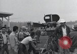 Immagine di Truppe della 44ma divisione di fanteria prendere parte in riprese di un filmato Fort Lewis Washington USA, 1954, secondo 16 filmato di repertorio 65675022005