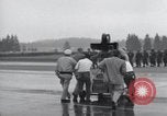 Immagine di Truppe della 44ma divisione di fanteria prendere parte in riprese di un filmato Fort Lewis Washington USA, 1954, secondo 21 filmato di repertorio 65675022005