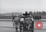 Immagine di Truppe della 44ma divisione di fanteria prendere parte in riprese di un filmato Fort Lewis Washington USA, 1954, secondo 22 filmato di repertorio 65675022005