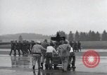 Immagine di Truppe della 44ma divisione di fanteria prendere parte in riprese di un filmato Fort Lewis Washington USA, 1954, secondo 23 filmato di repertorio 65675022005