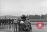 Immagine di Truppe della 44ma divisione di fanteria prendere parte in riprese di un filmato Fort Lewis Washington USA, 1954, secondo 24 filmato di repertorio 65675022005