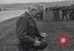 Immagine di Truppe della 44ma divisione di fanteria prendere parte in riprese di un filmato Fort Lewis Washington USA, 1954, secondo 48 filmato di repertorio 65675022005