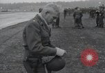 Immagine di Truppe della 44ma divisione di fanteria prendere parte in riprese di un filmato Fort Lewis Washington USA, 1954, secondo 50 filmato di repertorio 65675022005