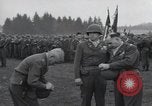 Immagine di Truppe della 44ma divisione di fanteria prendere parte in riprese di un filmato Fort Lewis Washington USA, 1954, secondo 53 filmato di repertorio 65675022005