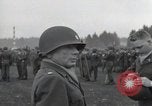 Immagine di Truppe della 44ma divisione di fanteria prendere parte in riprese di un filmato Fort Lewis Washington USA, 1954, secondo 60 filmato di repertorio 65675022005