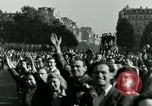 Immagine di Civili francese Parigi Francia, 1944, secondo 13 filmato di repertorio 65675022022