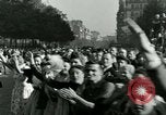 Immagine di Civili francese Parigi Francia, 1944, secondo 20 filmato di repertorio 65675022022