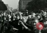 Immagine di Civili francese Parigi Francia, 1944, secondo 24 filmato di repertorio 65675022022