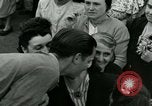 Immagine di Civili francese Parigi Francia, 1944, secondo 54 filmato di repertorio 65675022022