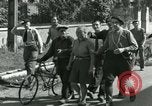 Immagine di Donna collaboratore Parigi Francia, 1944, secondo 6 filmato di repertorio 65675022025