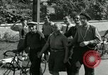 Immagine di Donna collaboratore Parigi Francia, 1944, secondo 7 filmato di repertorio 65675022025
