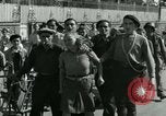 Immagine di Donna collaboratore Parigi Francia, 1944, secondo 12 filmato di repertorio 65675022025