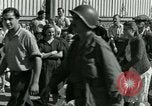 Immagine di Donna collaboratore Parigi Francia, 1944, secondo 17 filmato di repertorio 65675022025