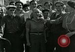 Immagine di Donna collaboratore Parigi Francia, 1944, secondo 25 filmato di repertorio 65675022025