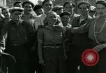 Immagine di Donna collaboratore Parigi Francia, 1944, secondo 26 filmato di repertorio 65675022025