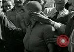 Immagine di Donna collaboratore Parigi Francia, 1944, secondo 31 filmato di repertorio 65675022025