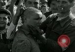 Immagine di Donna collaboratore Parigi Francia, 1944, secondo 42 filmato di repertorio 65675022025