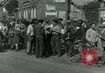 Immagine di Donna collaboratore Parigi Francia, 1944, secondo 56 filmato di repertorio 65675022025