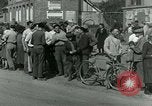Immagine di Donna collaboratore Parigi Francia, 1944, secondo 62 filmato di repertorio 65675022025