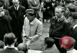 Immagine di Donne collaboratore Parigi Francia, 1944, secondo 7 filmato di repertorio 65675022027