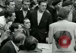 Immagine di Donne collaboratore Parigi Francia, 1944, secondo 23 filmato di repertorio 65675022027